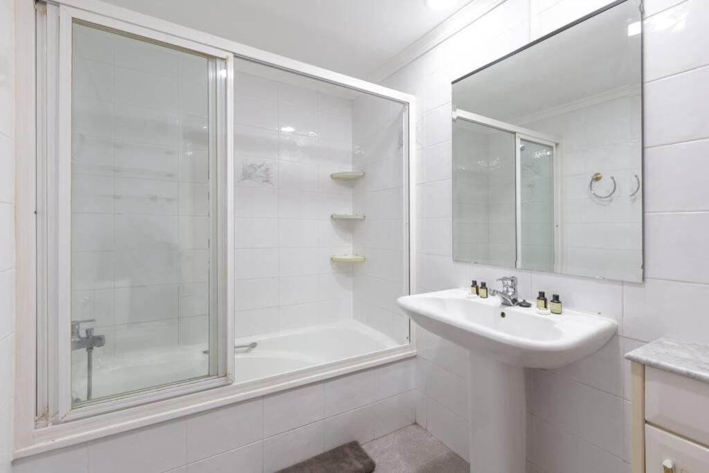 Playa Huelin Apartamento Apartment Malaga Exterior photo